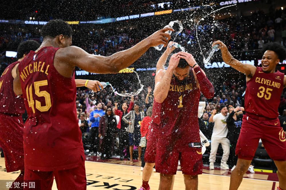 绩跻身榜首 绩跻身榜首