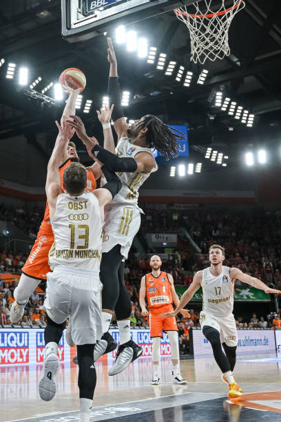 表现都堪称 表现都堪称