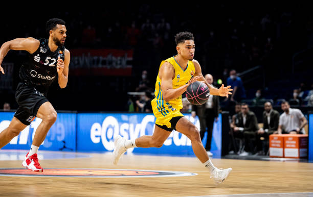 他用实际行 他用实际行